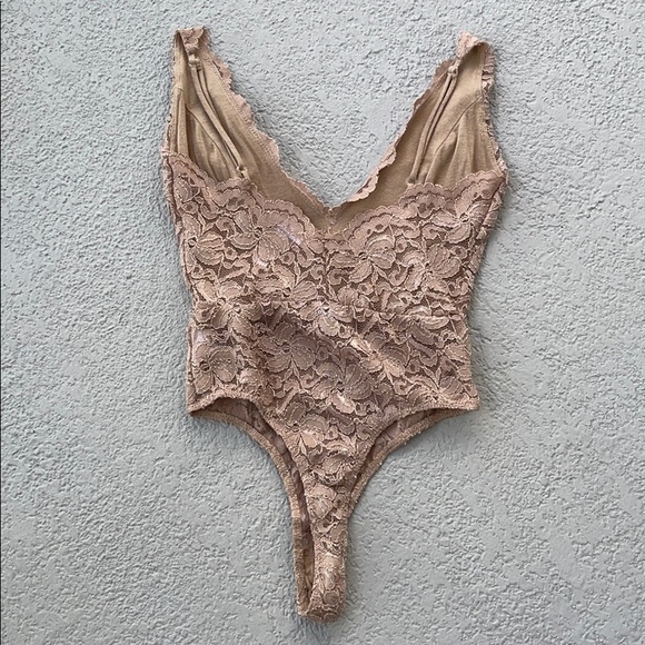 Leith XS Nude/ Tan Lace Bodysuit - Picture 2 of 3